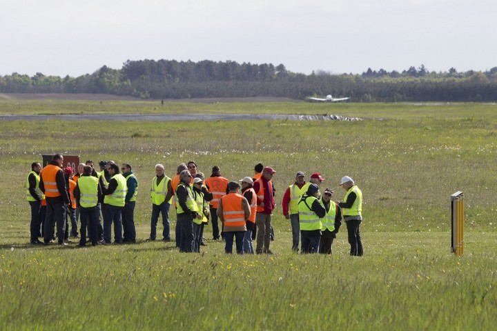 Pilotes en bord de piste