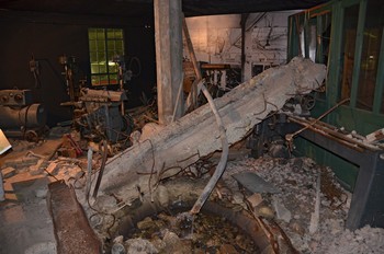 Atelier d'aviation bombardé