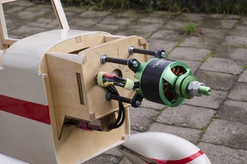 Le moteur sur son support