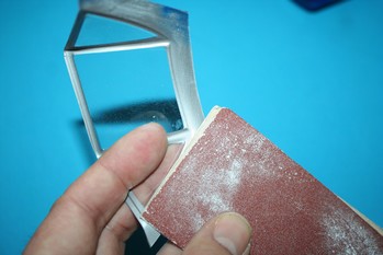 Dépolissage au papier de verre
